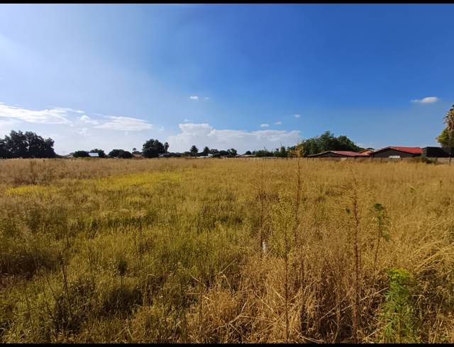 1,400M² VACANT LAND FOR SALE IN KOOKRUS